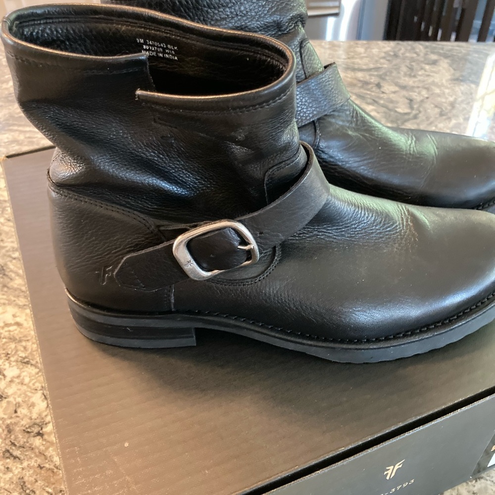 Frye Veronica booties black size 9